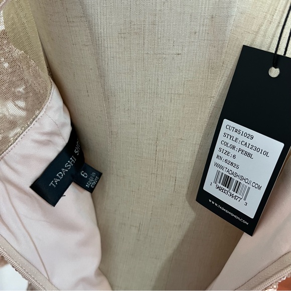 TADASHI SHOJI Peddle Gold Dorine Sequin Embroidered Cape Gown - Reemoly - Picture 17 of 17